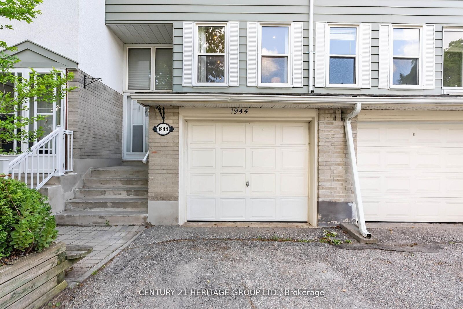 Property Photo: 1944 John Street ON L3T 1Z1