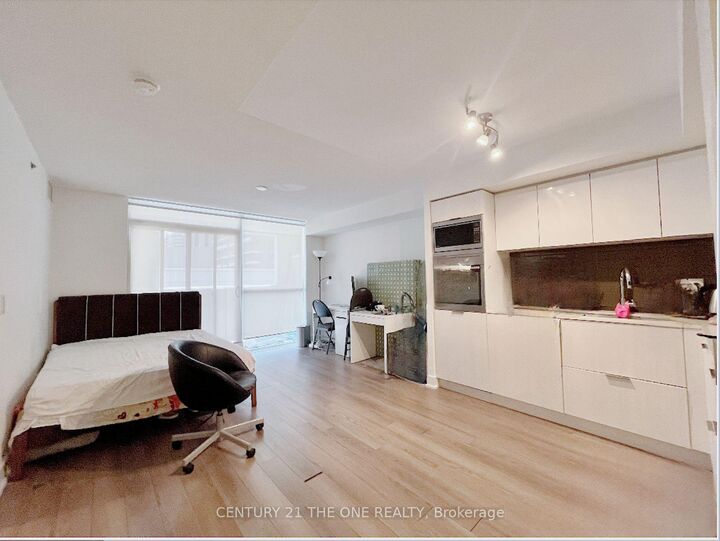 Property Photo: 318 Richmond Street W 710 ON M5V 0B4