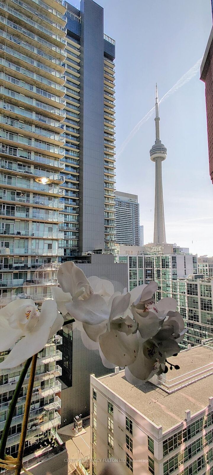 Property Photo:  393 King Street W 1204  ON M5V 3G8 