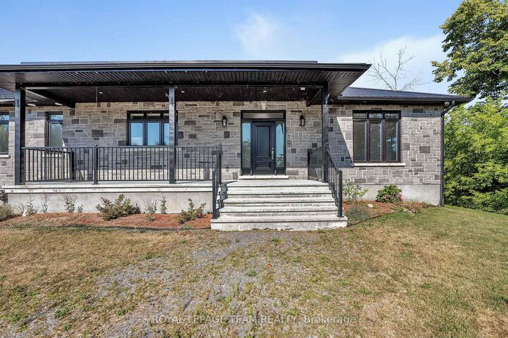 Photo de la propriété: 2500 Kearns Way ON K4P 1R9
