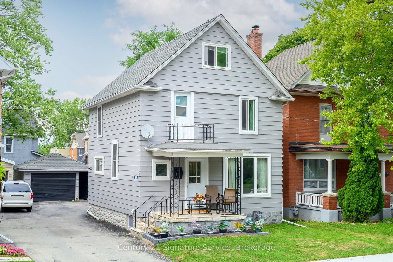 Property Photo: 42 Grove Street ON L3B 4B4