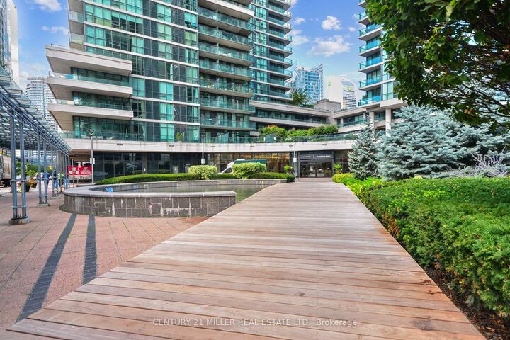 Property Photo: 33 Bay Street 4203 ON M5J 2Z3