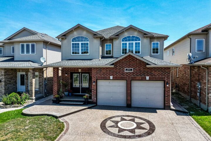 946 Pebblecreek Court N  Kitchener ON N2A 0C5 photo