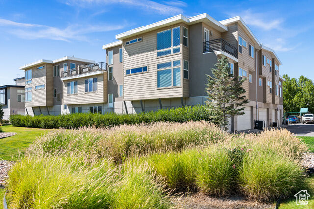 Property Photo: 1059 W Rooftop Dr S 405 UT 84047