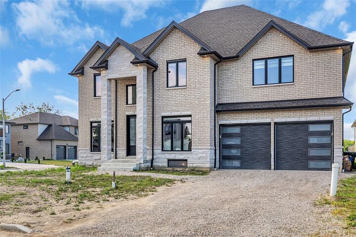 Property Photo: 570 Orchard Crescent ON N9E 0B2