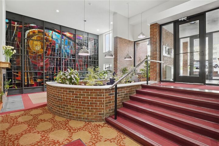 Property Photo: 5 Bayard Road 912 PA 15213