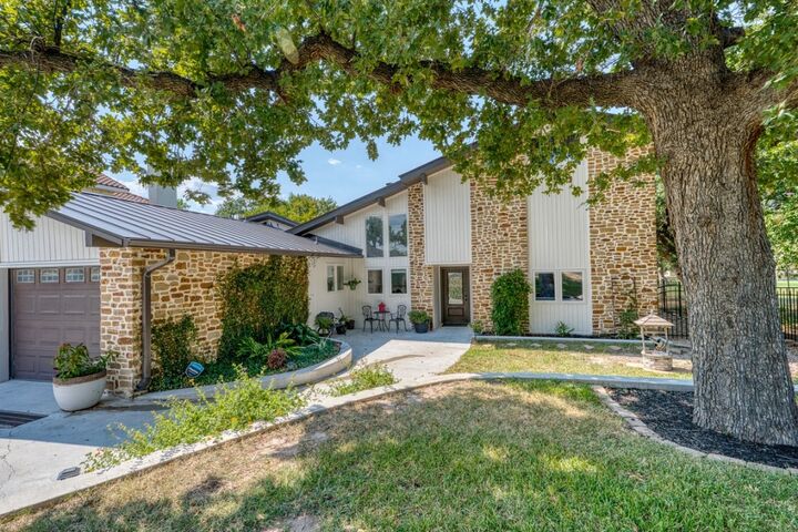 202 N Big Spur  Horseshoe Bay TX 78657 photo