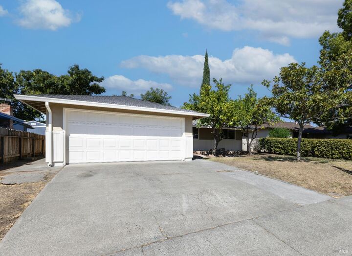 Property Photo: 319 Folsom Drive CA 95687