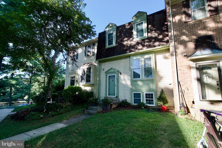 Property Photo: 9885 Burke Pond Court VA 22015