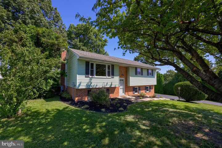 Property Photo: 127 W Lexington Road PA 17543