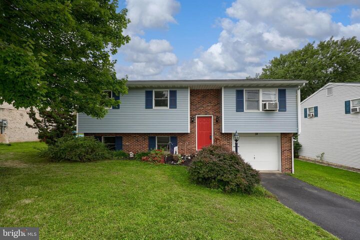 18 Akron Road  Ephrata PA 17522 photo