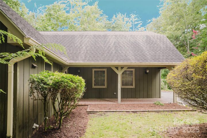 Property Photo:  305 Heathcote Road  NC 28791 