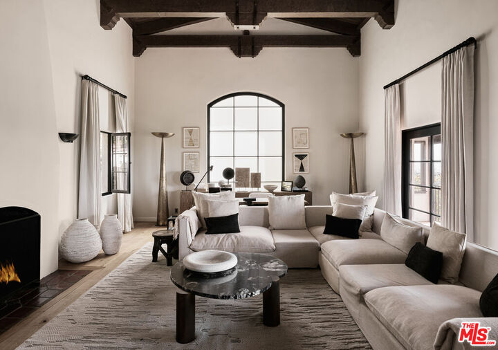 Property Photo:  7902 Fareholm Dr  CA 90046 