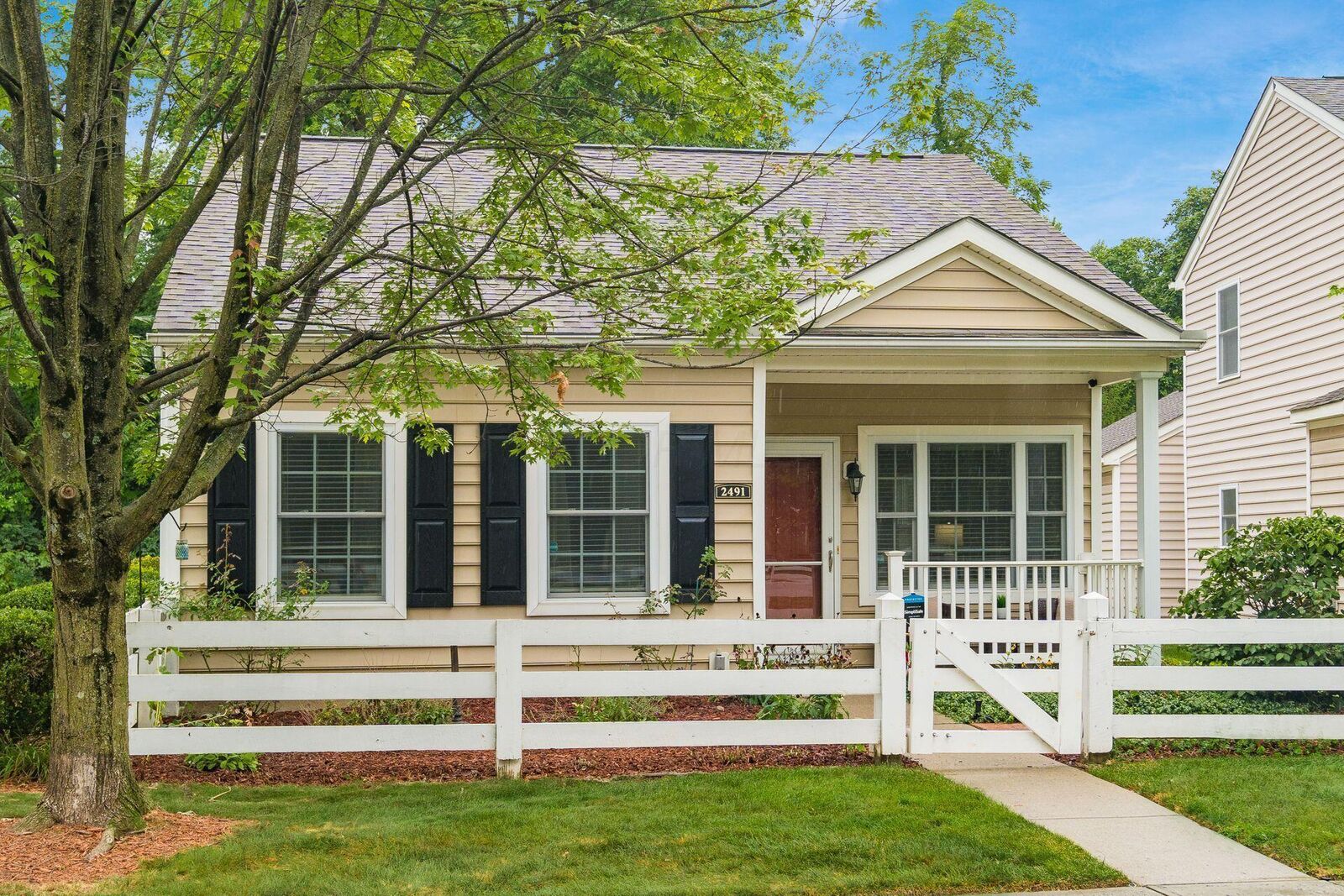 Property Photo: 2491 Round Rock Drive OH 43219