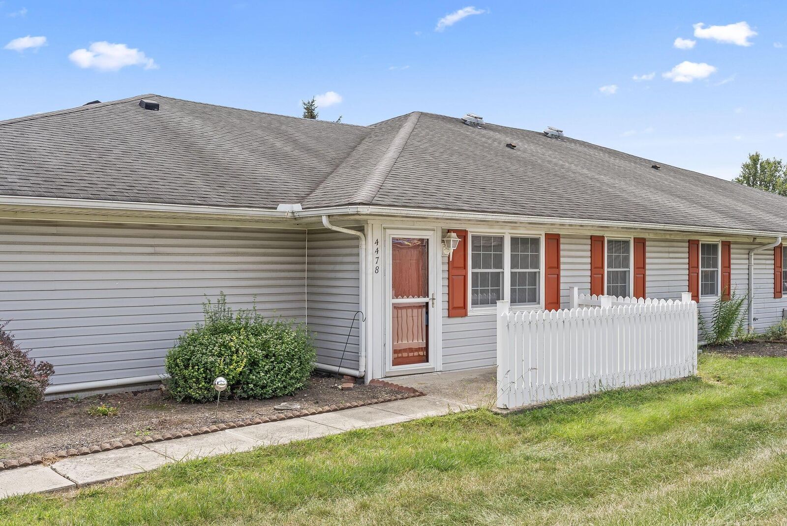 Property Photo: 4478 Greystone Village Drive OH 43228