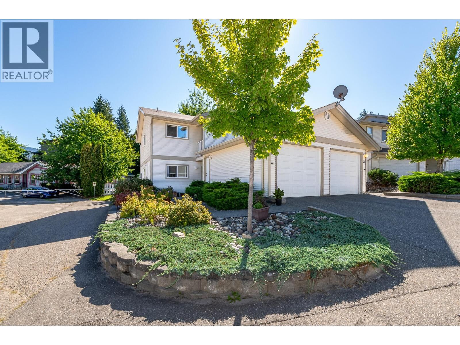 Property Photo:  171 17 Street Southeast 37  BC V1E 1P8 