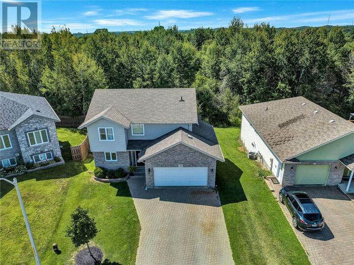 Property Photo: 31 Brentwood ON P3B 4K8