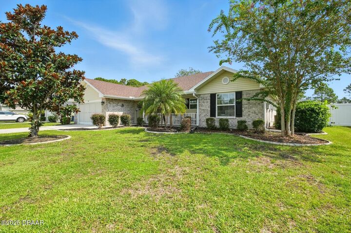 Property Photo: 108 Birchwood Drive FL 32137