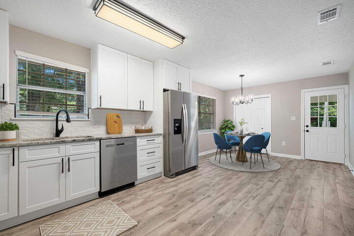 Property Photo: 207 Oglesby Avenue FL 32536
