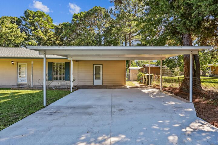 Property Photo: 224 SW Rose Marie Lane FL 32548