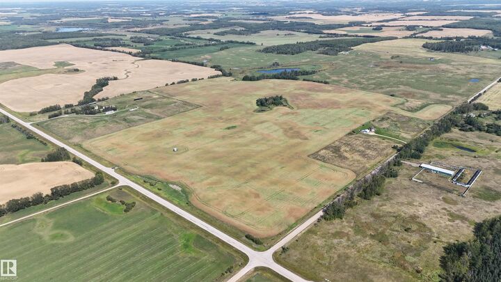Property Photo:  55409 Hwy 777  AB T0E 1V0 