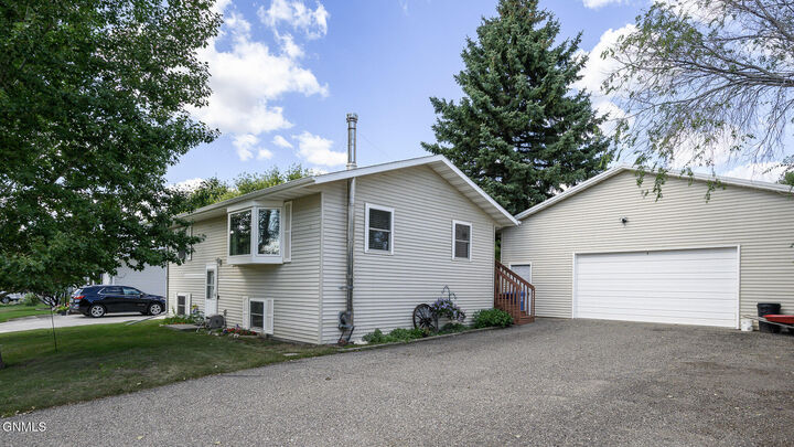 210 Crown Butte Drive  Mandan ND 58554 photo