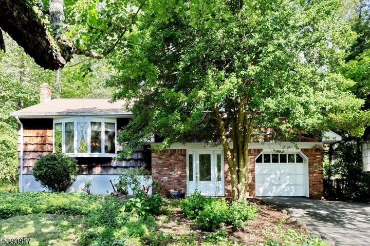 Property Photo: 6 Catherine Ct NJ 07456