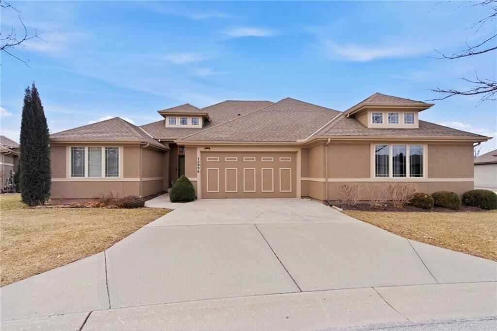 Property Photo:  10996 S Parish Street  KS 66061 