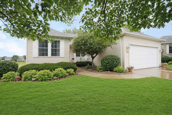 120 Augusta Circle  Waverly IA 50677 photo