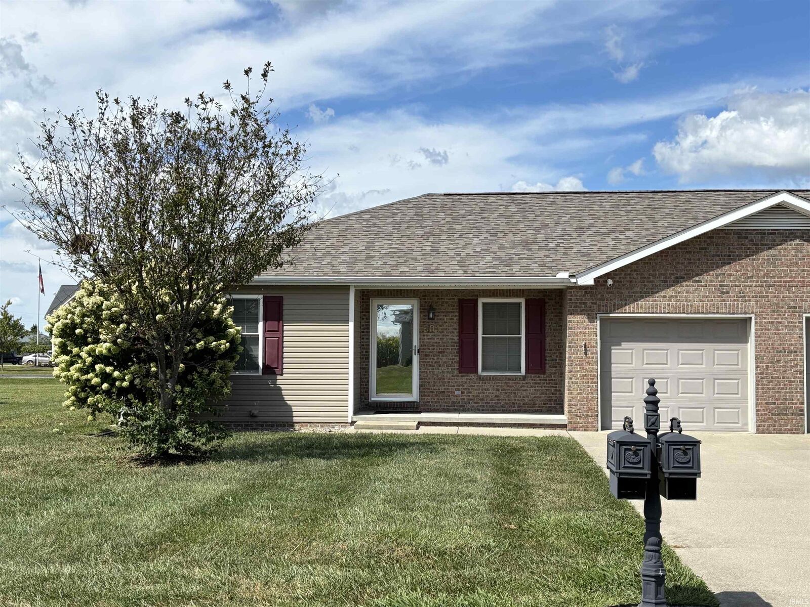 Property Photo:  601 S 9th Avenue  IN 47639-8235 