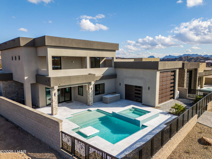 Property Photo: 2513 Flat Irons Ln AZ 86406