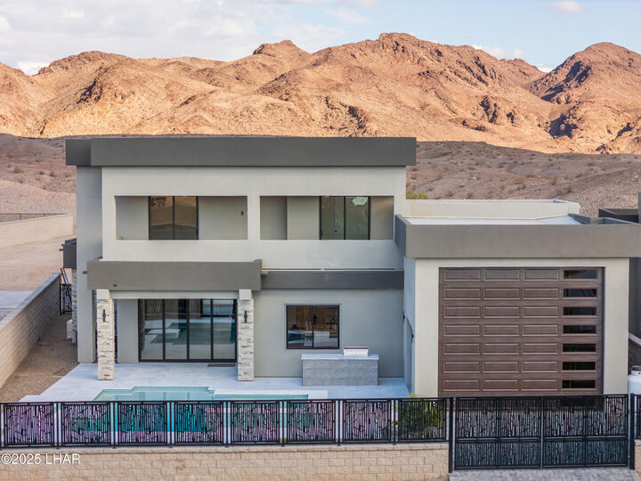Property Photo: 2513 Flat Irons Ln AZ 86406