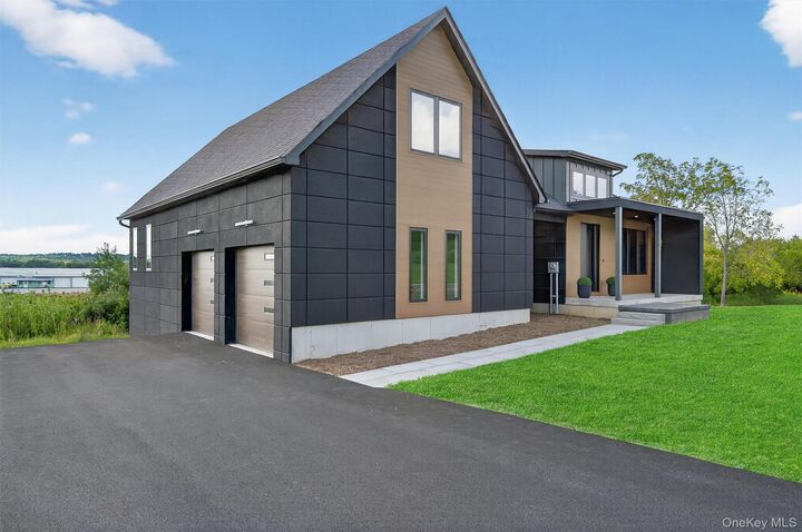 Property Photo:  2 Warwick Isle Boulevard  NY 10969 