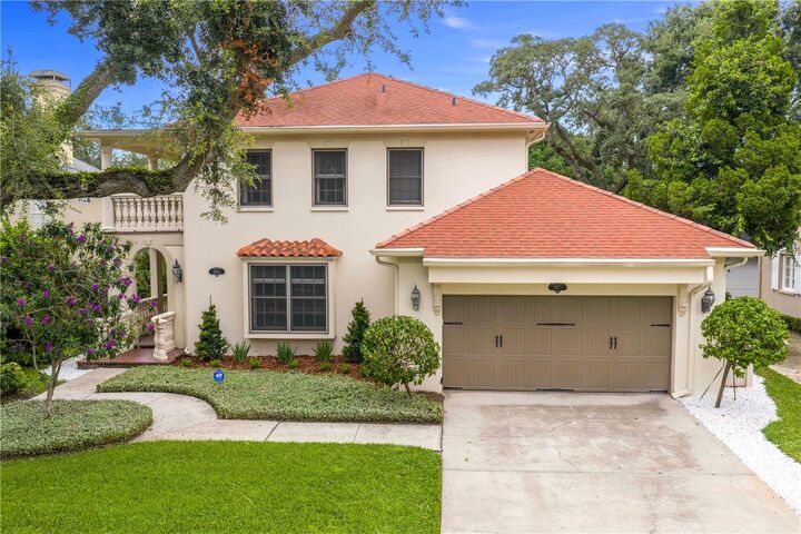 Property Photo: 2915 W Bayshore Court 1/2 FL 33611