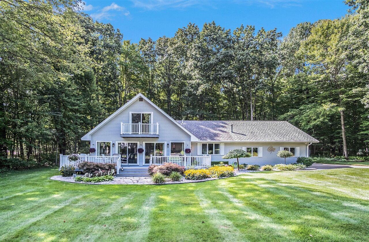 Property Photo:  8463 Highland Trail  MI 49346 