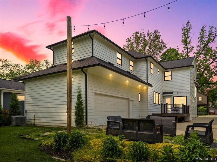 Property Photo:  913 Roselawn Drive  MI 48307 1842