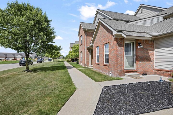 48713 Chelmsford Court  New Baltimore MI 48047 photo