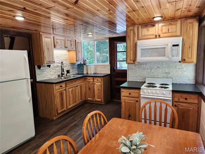 Property Photo: 122 Aka21083 Sun Valley MO 63357