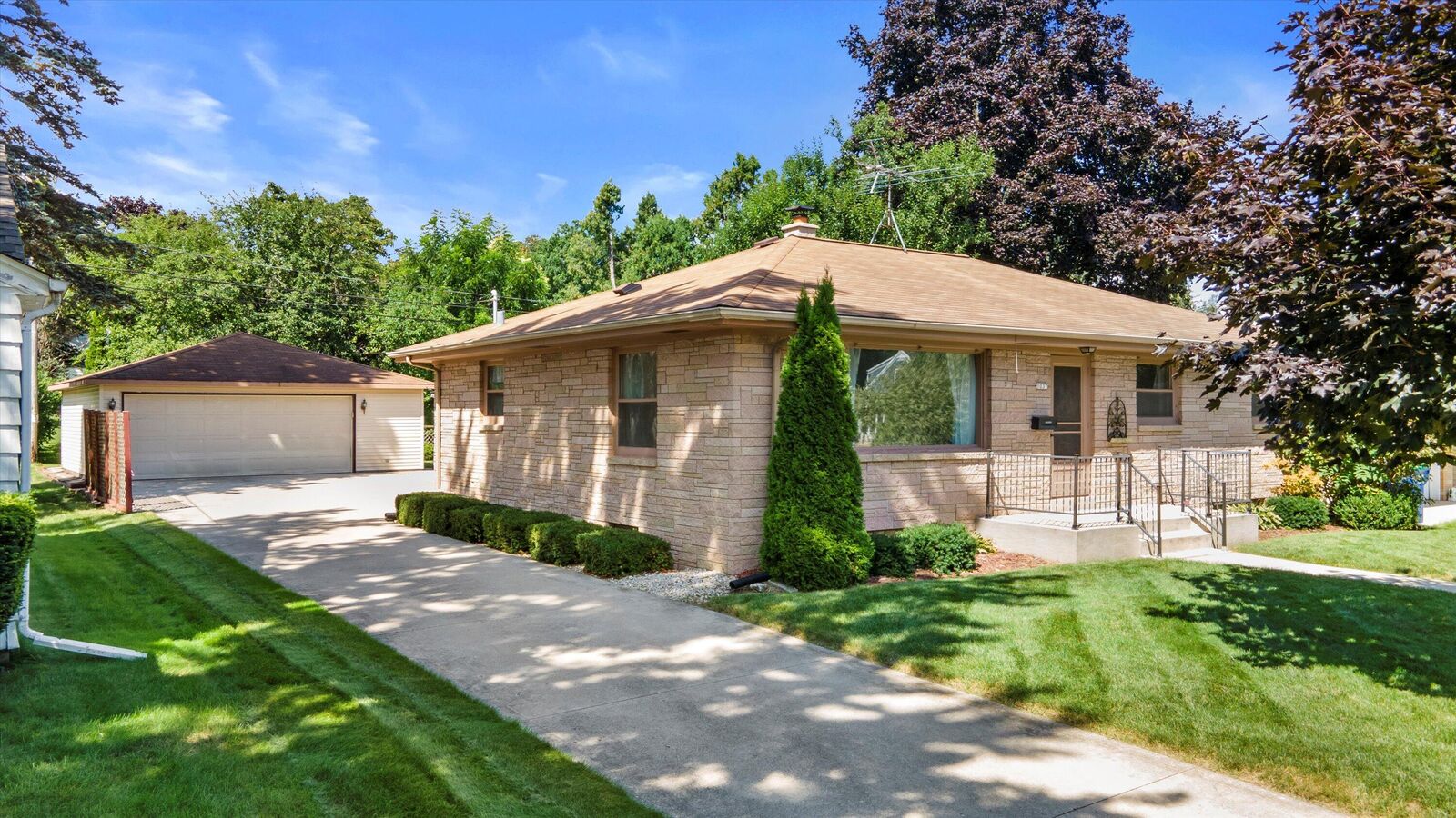 Property Photo: 1037 4th Ave WI 53024