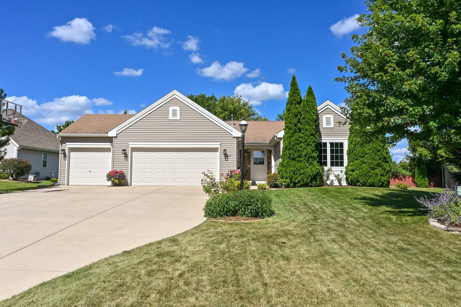 Property Photo:  13800 W Prairie Ln  WI 53151 