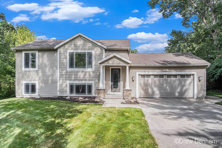 930 Buttrick Avenue SE  Ada MI 49301 photo