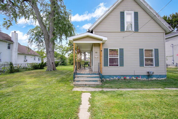 Property Photo: 816 Maltby Street MI 49202