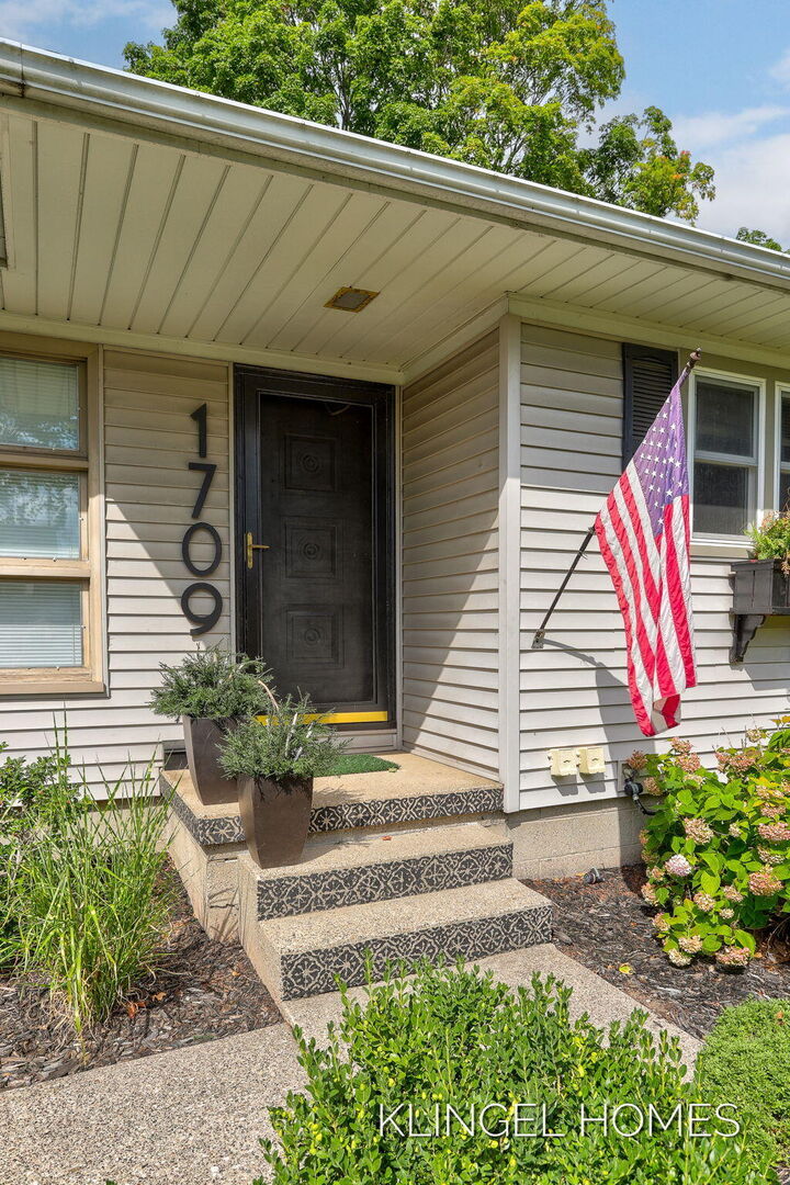 Property Photo: 1709 Sheldon Road MI 49417