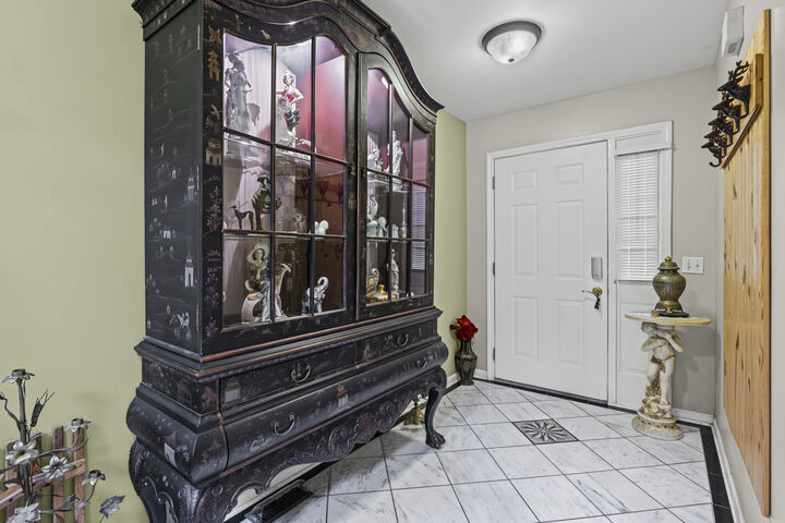 Property Photo: 1016 Viewpoint Drive IL 60156