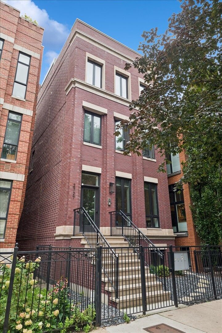 Property Photo:  2727 N Kenmore Avenue 1  IL 60614 
