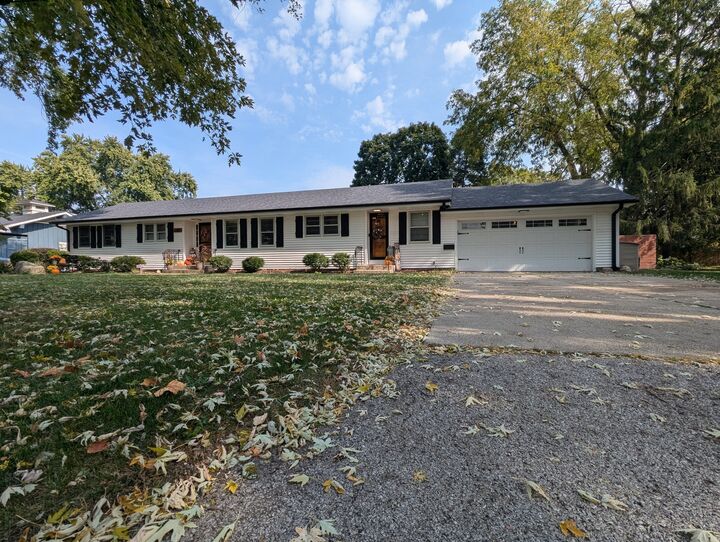 Property Photo: 228 S Westlawn Avenue IL 60506