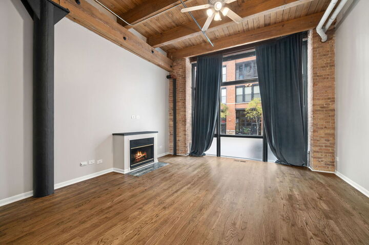 Property Photo: 701 W Jackson Boulevard 102 IL 60661