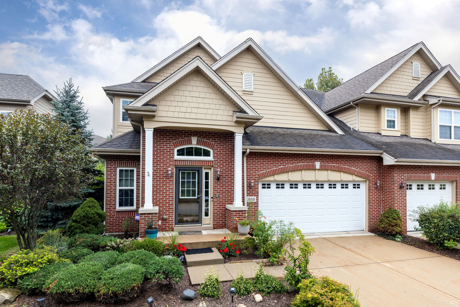 Property Photo:  2559 Cedar Hill Lane  IL 60517