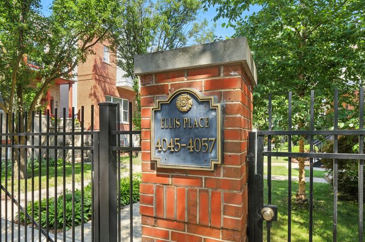 Property Photo: 4055 S Ellis Avenue IL 60653