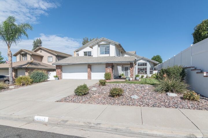 Property Photo:  40195 Avenida Palizada  CA 92563 